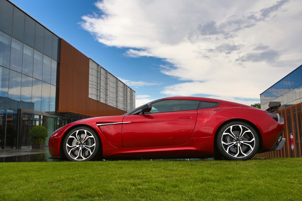 汽车制造商的全球化布局策略如何调整？全球化布局对市场份额有何影响？